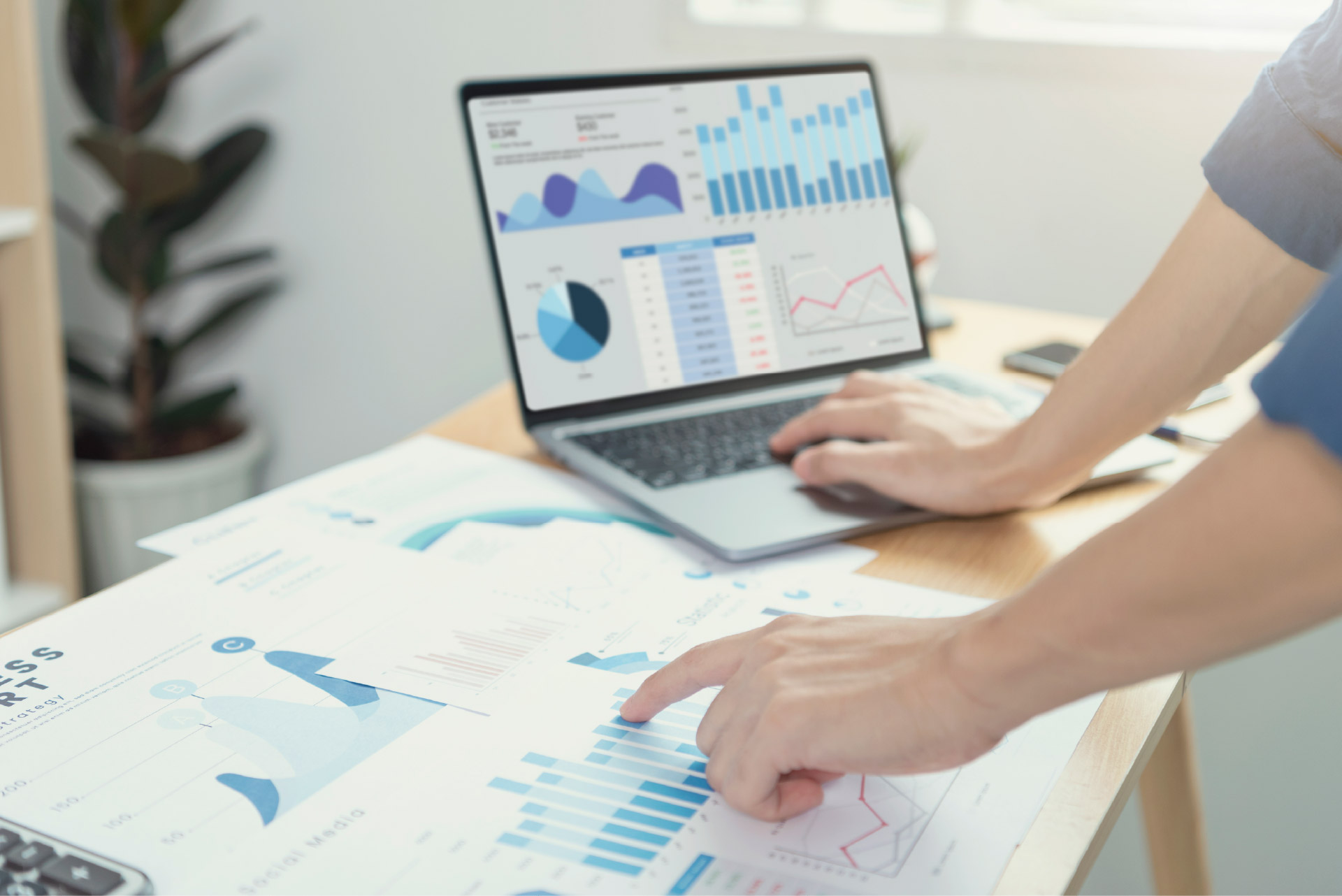 Tablet con report digitali finance